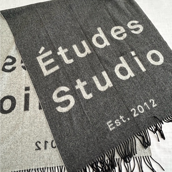 •Etudes Studio Wool Blanket Graphic Scarf 80”x30”NWOT Unisex Made in Italy - Picture 2 of 9